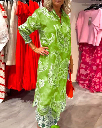 Vibrierendes Midikleid mit Paisleymuster