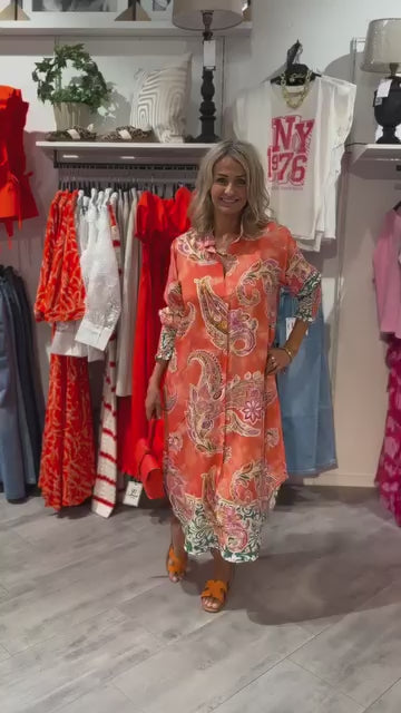 Vibrierendes Midikleid mit Paisleymuster