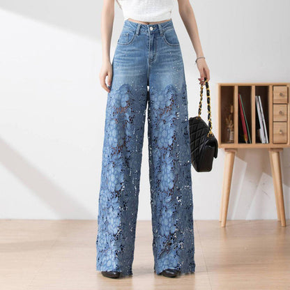 Vintage-inspirierte High Waist Jeans mit weitem Bein und femininen Spitzeneinsätzen