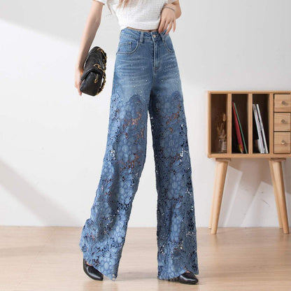 Vintage-inspirierte High Waist Jeans mit weitem Bein und femininen Spitzeneinsätzen