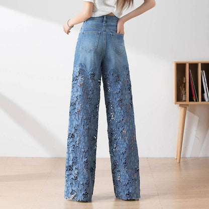 Vintage-inspirierte High Waist Jeans mit weitem Bein und femininen Spitzeneinsätzen