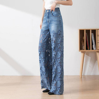 Vintage-inspirierte High Waist Jeans mit weitem Bein und femininen Spitzeneinsätzen
